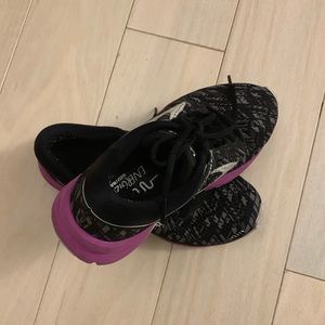 Brooks sneakers size 6